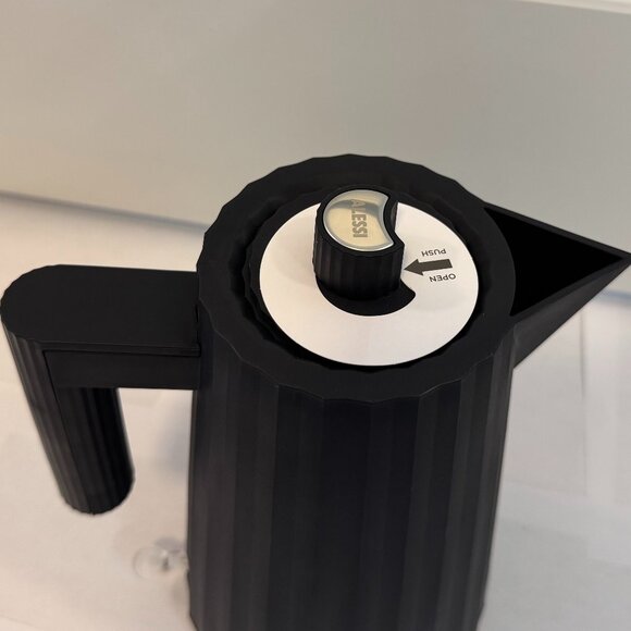 Alessi Plissé Electric Kettle Black 1.7L Designer Michele De Lucchi New in Box - Picture 4 of 8
